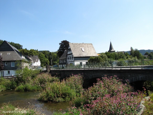 Am Wanderparkplatz Wenneaue